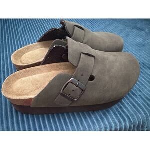 Cushionaire Sage Suede Platform Clogs – Women’s Size 7.5 M